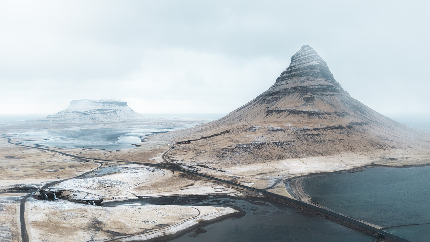 Vista aérea de Kirkjufell, Islandia
