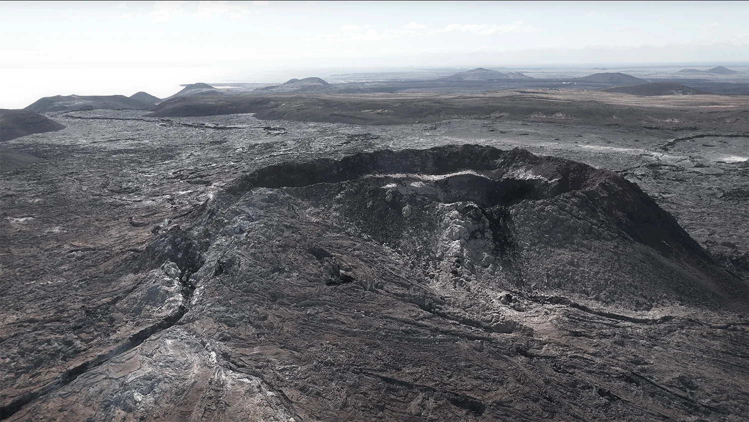 Campo de lava volcánico en Islandia — paisaje que parece Marte